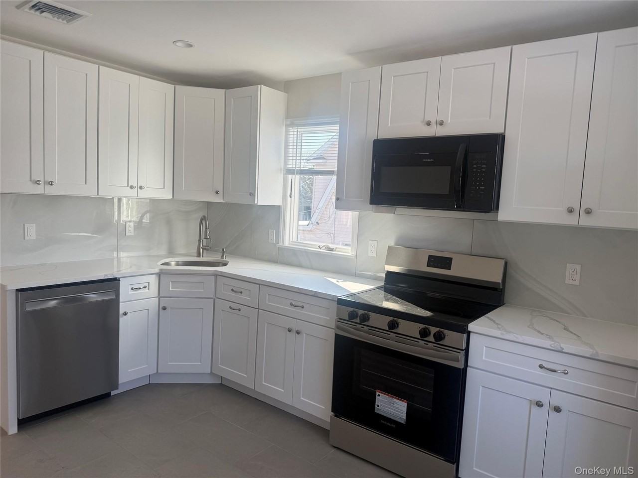 261 Wilson Ave 1st Fl #1stFL - Photo 3 of 12