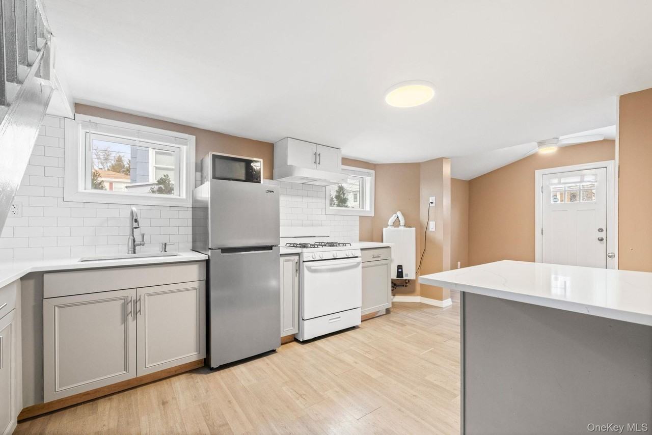 30 Bridge St - Photo 4 of 13