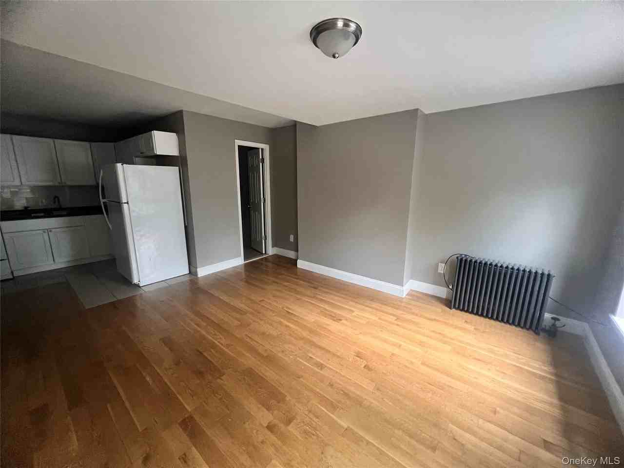 2 Morris Ave Apt 302 #302 - Photo 4 of 10