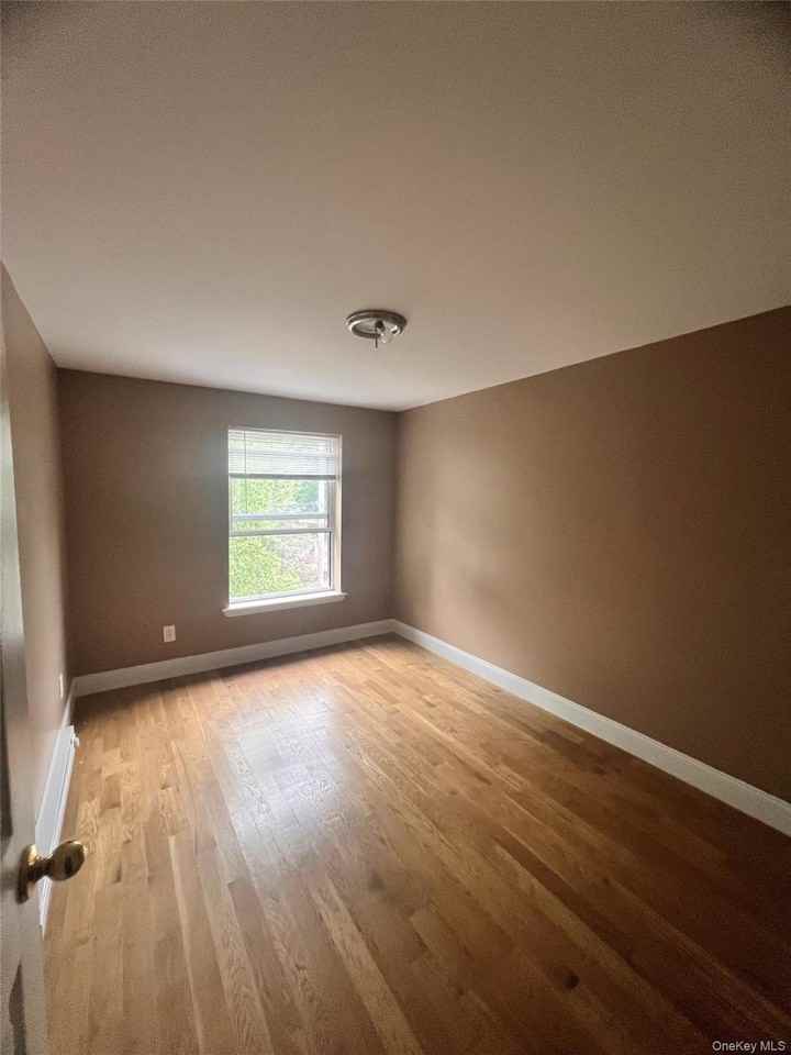 2 Morris Ave Apt 302 #302 - Photo 7 of 10