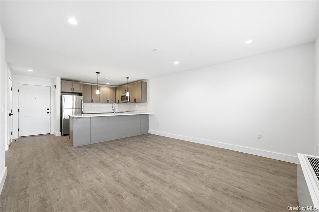 180 Deer Park Ave #307 - Photo 6 of 26