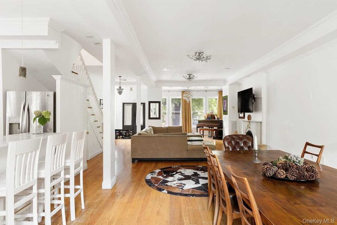 208 Washington Ave - Photo 4 of 16