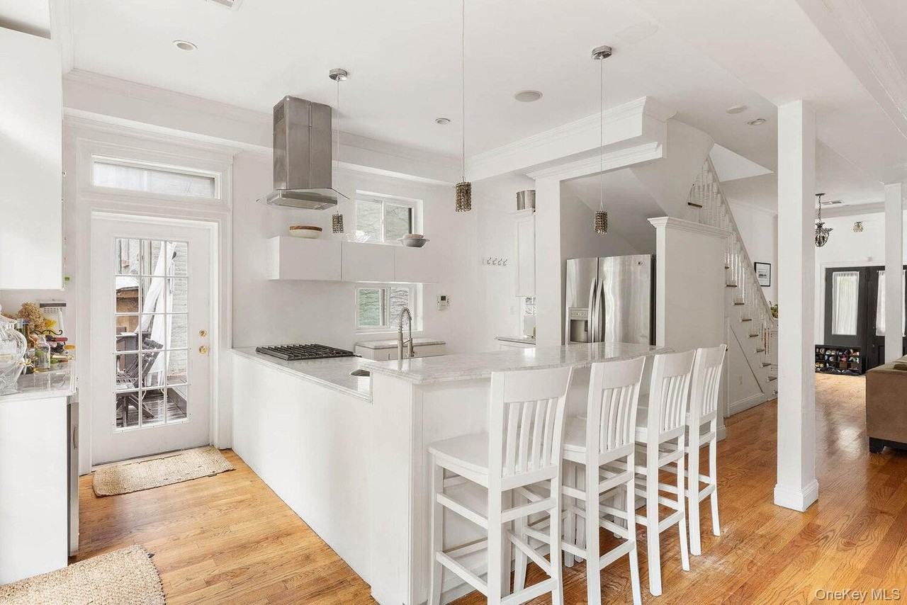 208 Washington Ave - Photo 5 of 16