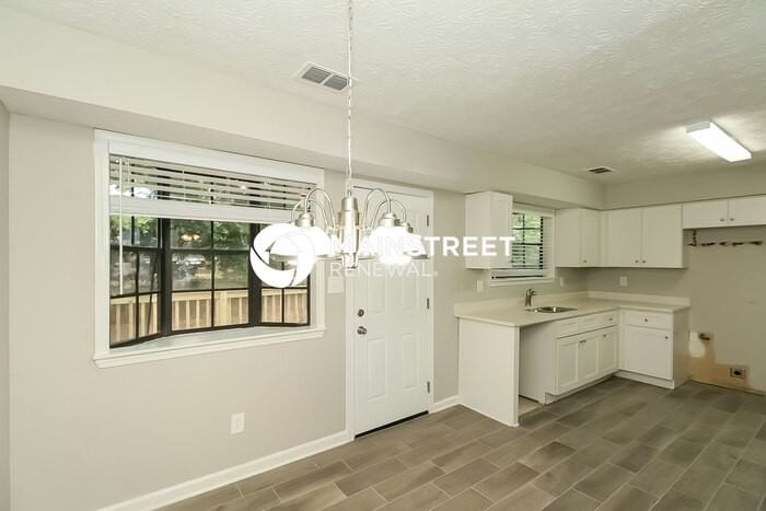 8070 Linda Ct - Photo 7 of 17