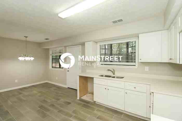 8070 Linda Ct - Photo 6 of 17