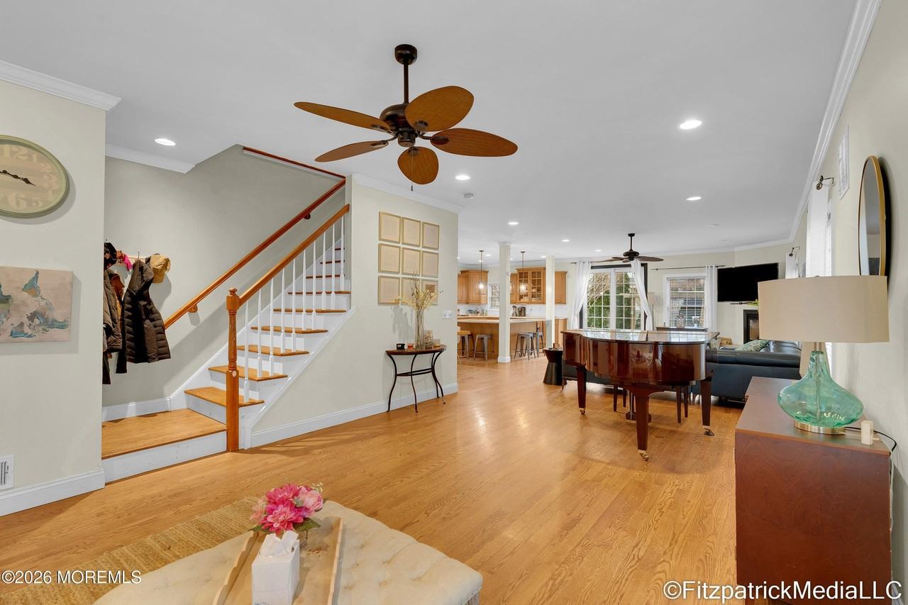 331 Richmond Ave - Photo 5 of 46