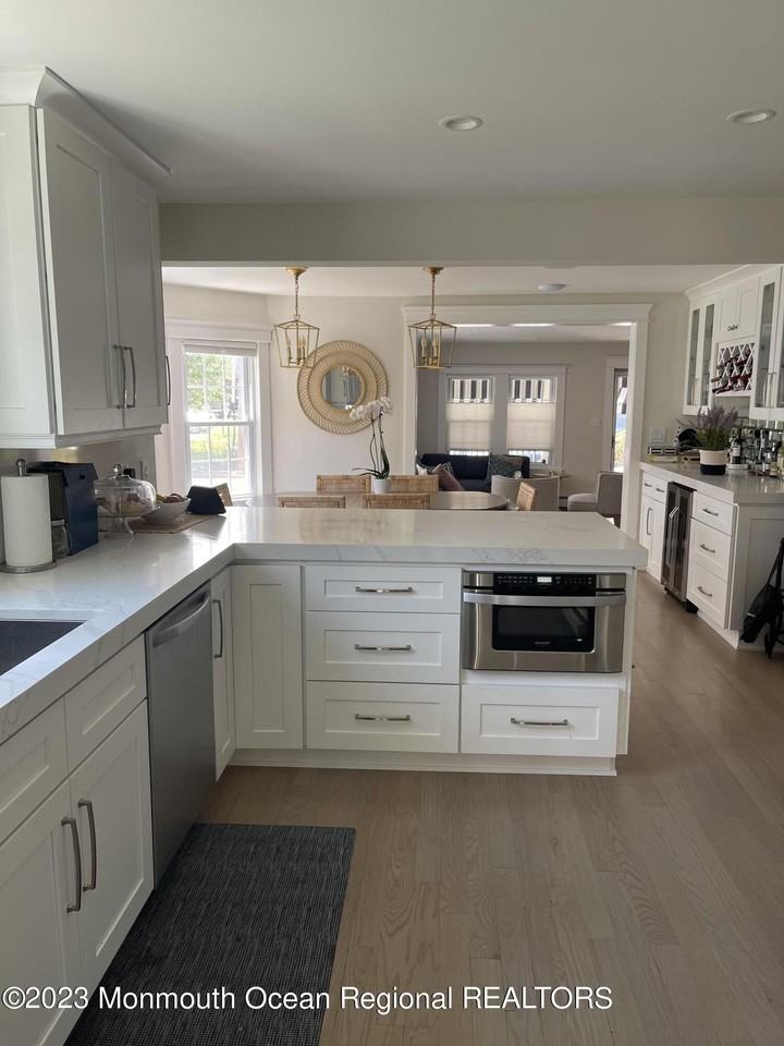 2112 Edgewood Pl - Photo 2 of 24