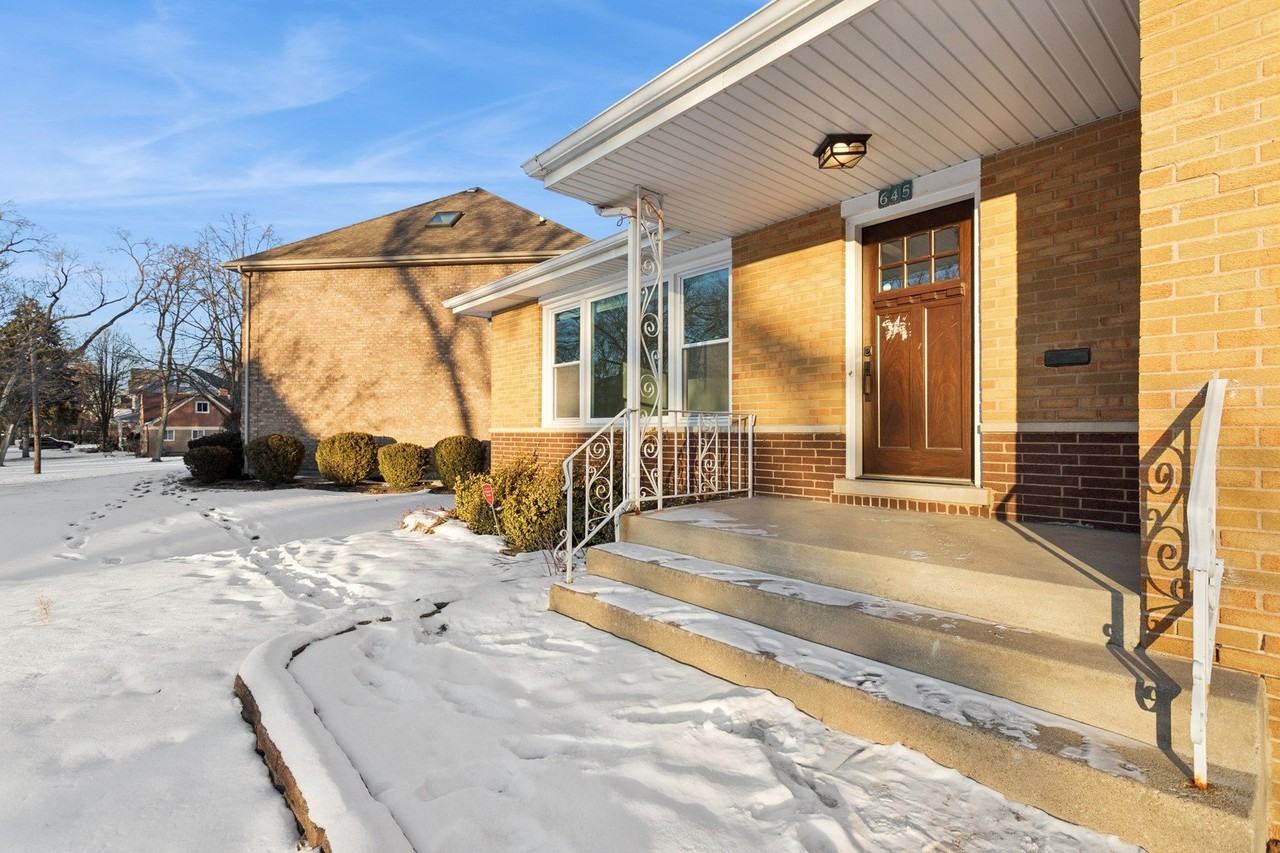 645 Justina St - Photo 3 of 26