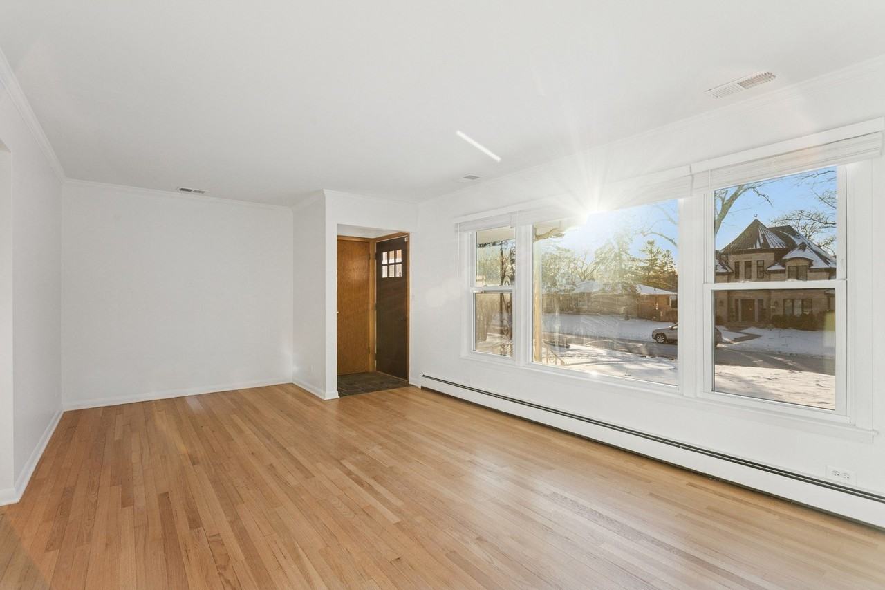 645 Justina St - Photo 4 of 26