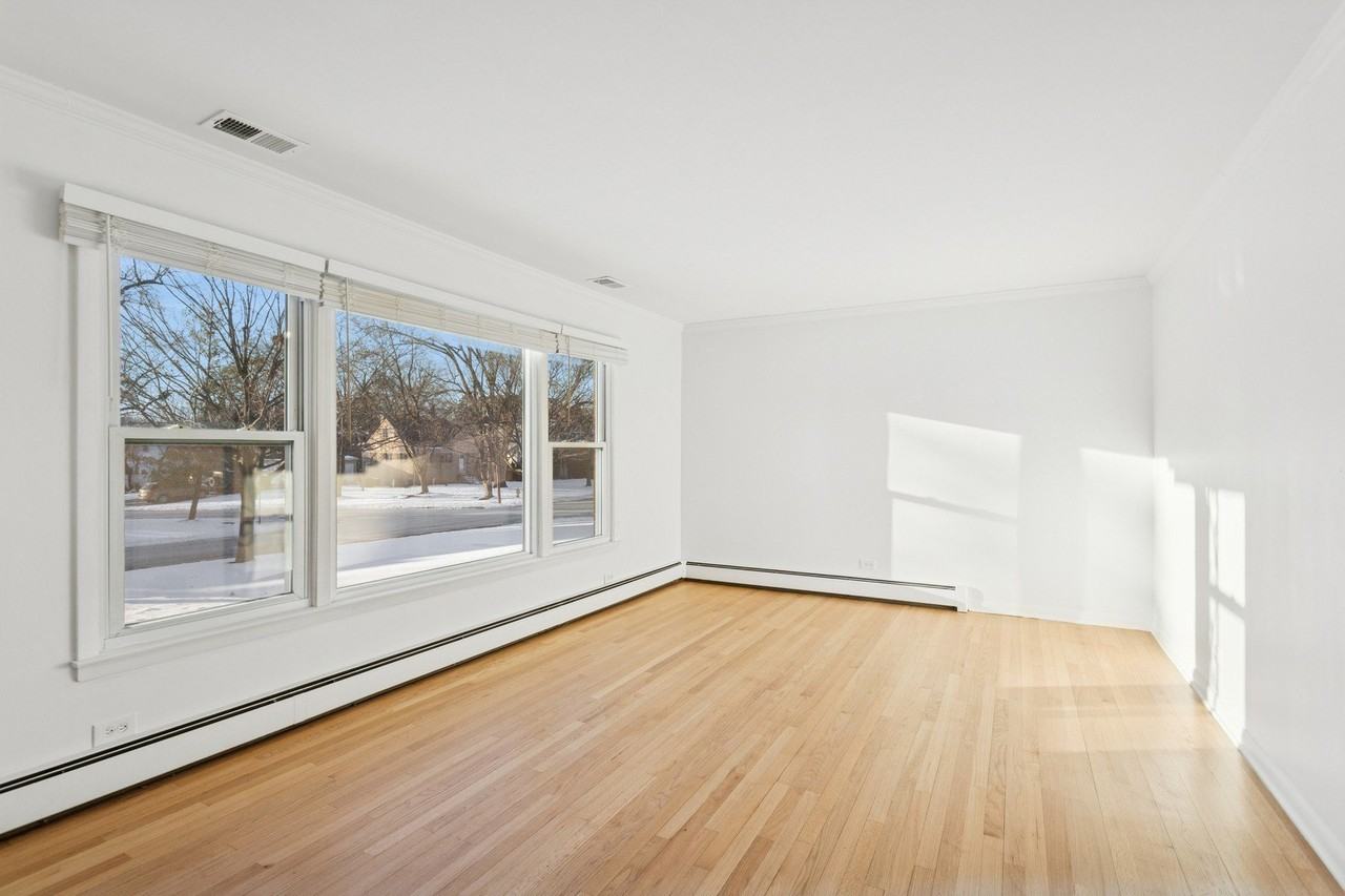 645 Justina St - Photo 6 of 26