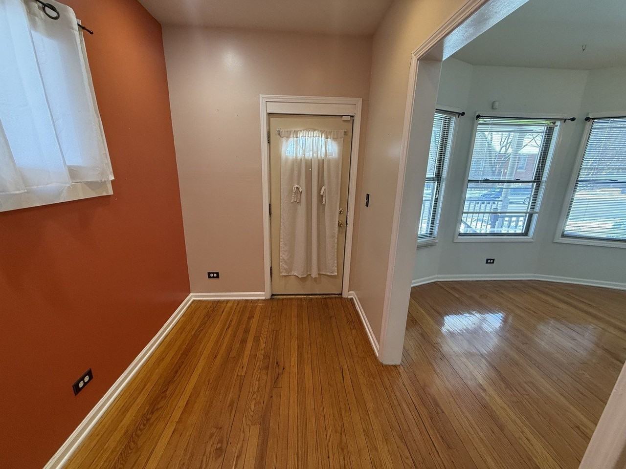 840 N Austin Blvd Apt 1 #1 - Photo 2 of 14