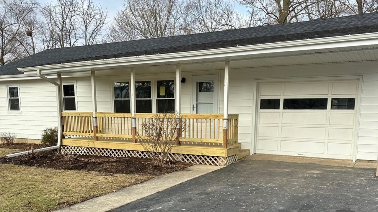 249 W Nebraska St - Photo 2 of 18