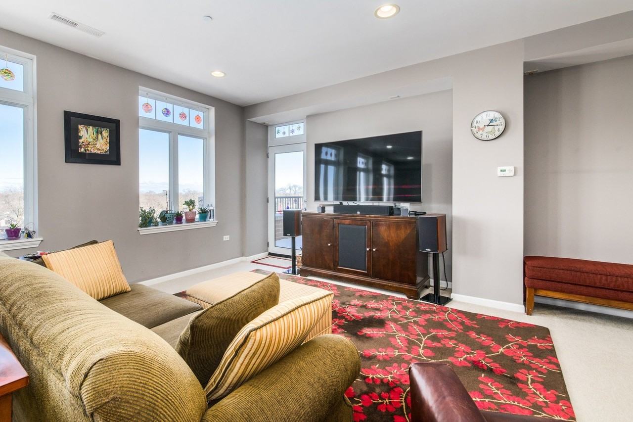 120 N Northwest Hwy Apt 506 #506 - Photo 4 of 20