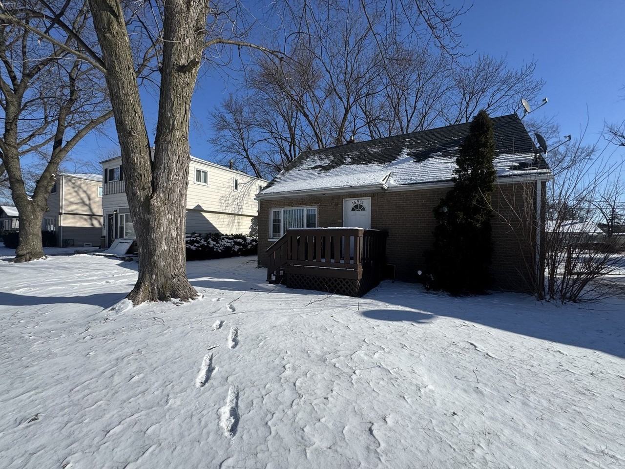 16935 Western Ave - Photo 2 of 16