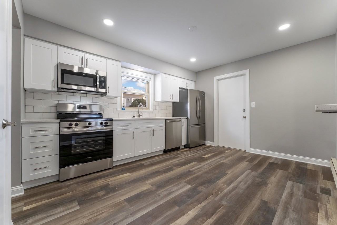 390 Oak Ave - Photo 3 of 20