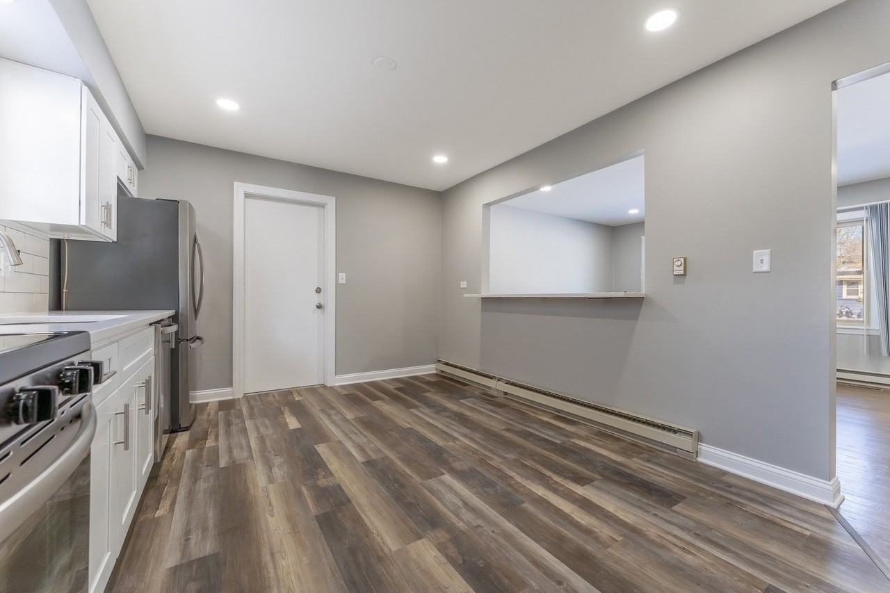 390 Oak Ave - Photo 4 of 20