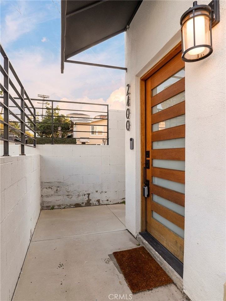 2400 Glendale Ct - Photo 6 of 47