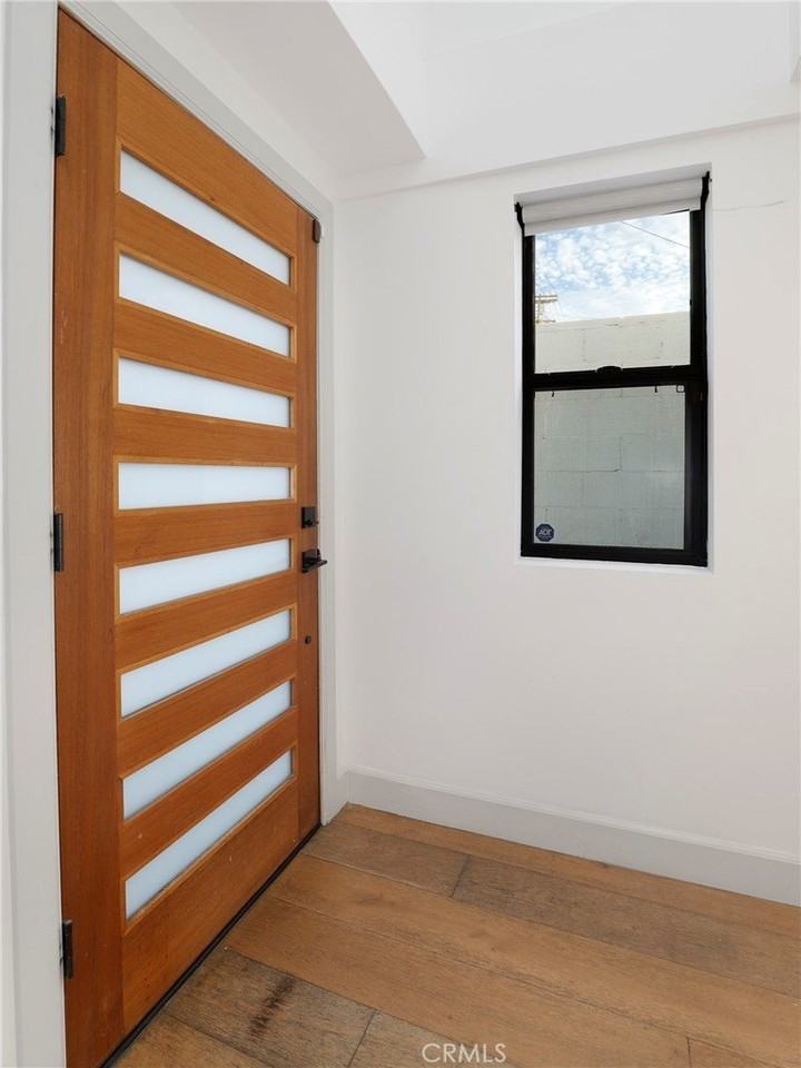 2400 Glendale Ct - Photo 7 of 47