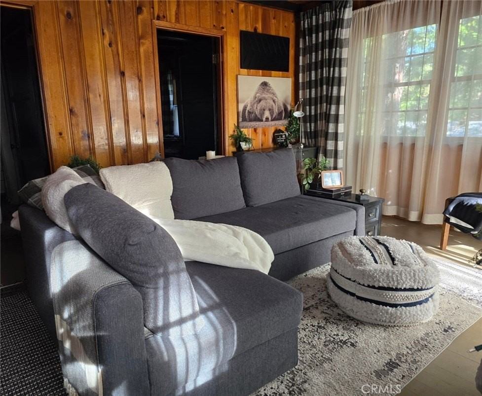 638 Rosehill Dr - Photo 4 of 16