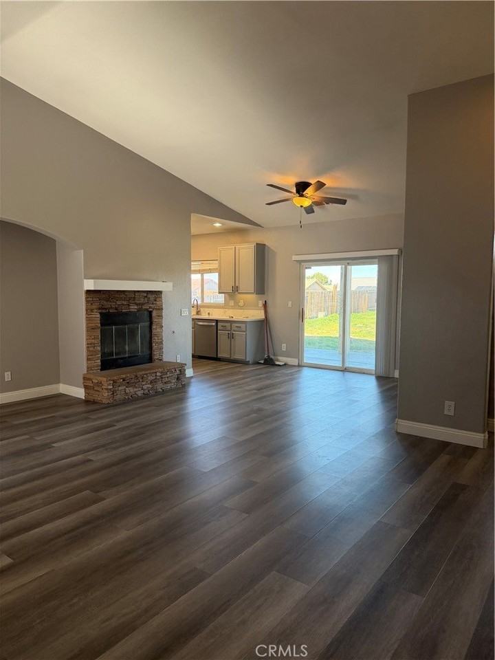 16146 Winona St - Photo 3 of 10