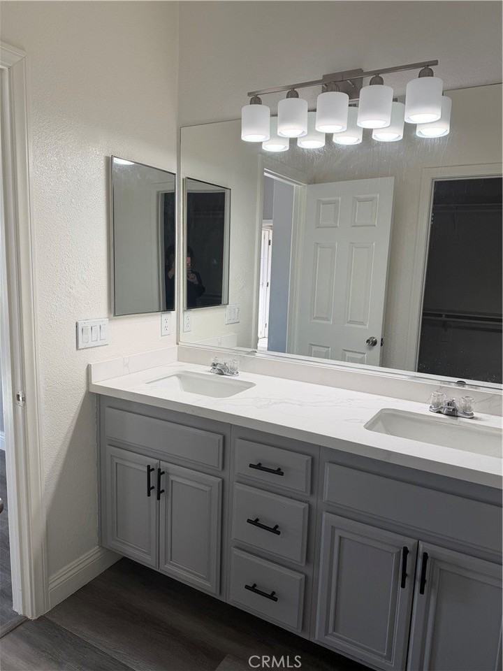 16146 Winona St - Photo 5 of 10