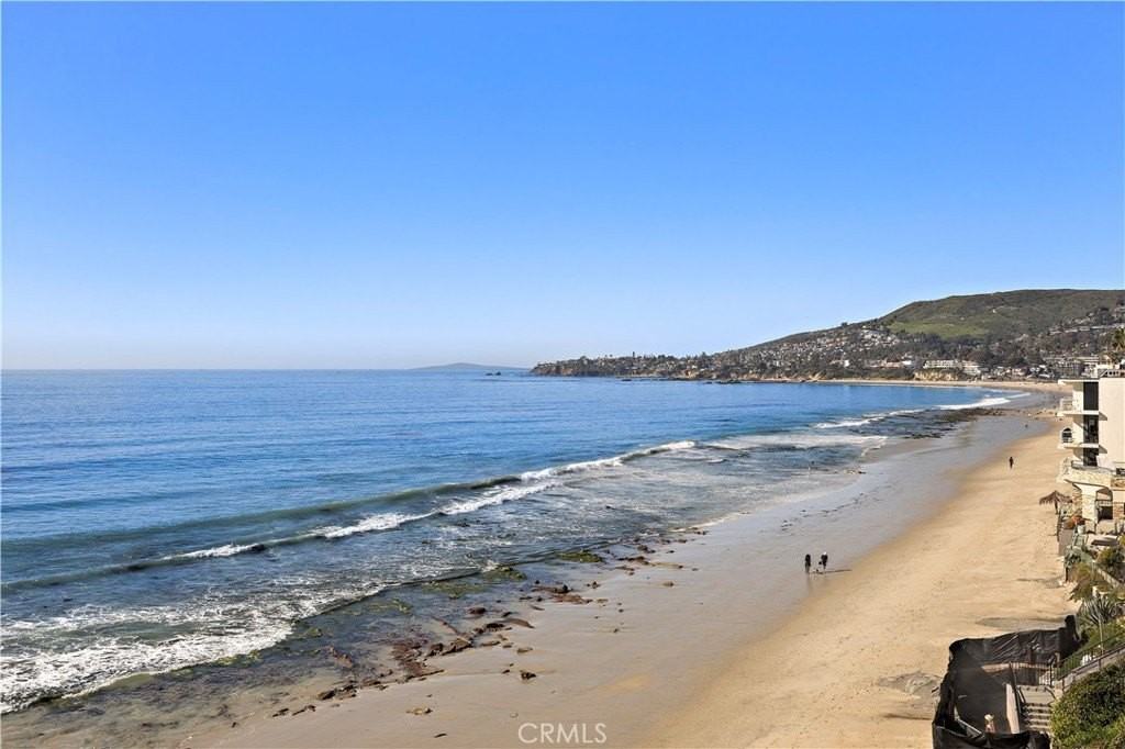 1045 Gaviota Dr #B - Photo 2 of 33