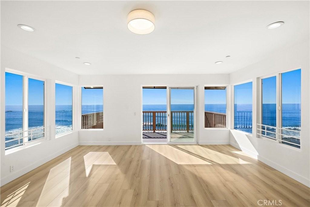 1045 Gaviota Dr #B - Photo 5 of 33