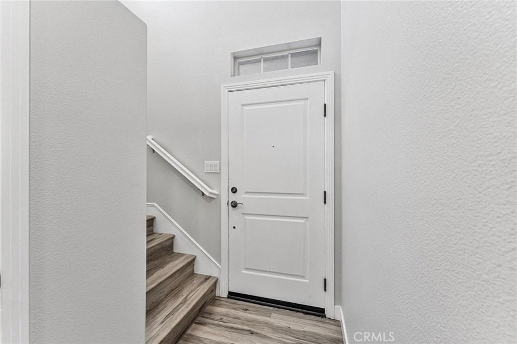 330 Flyers Ln - Photo 4 of 35