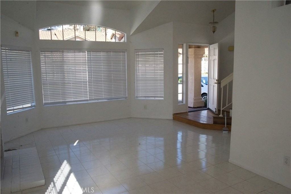 29526 Crown Crk - Photo 4 of 22