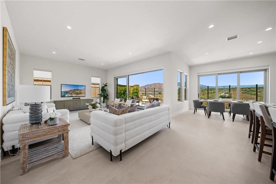 122 Mossvine - Photo 4 of 44