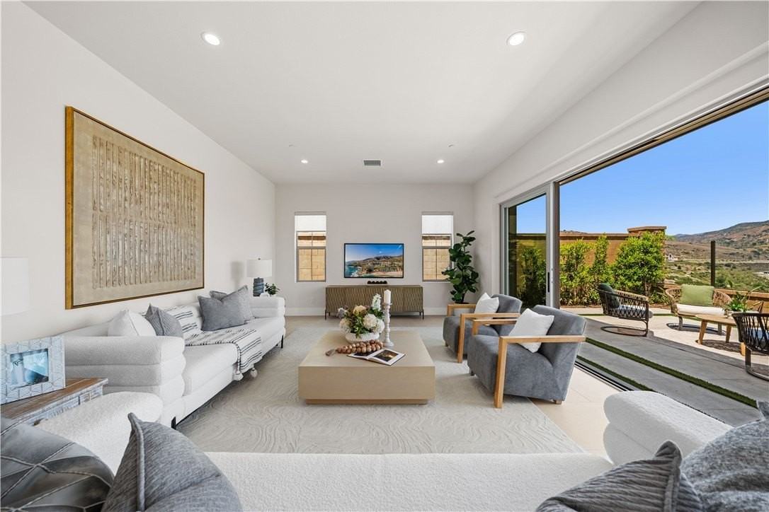 122 Mossvine - Photo 5 of 44