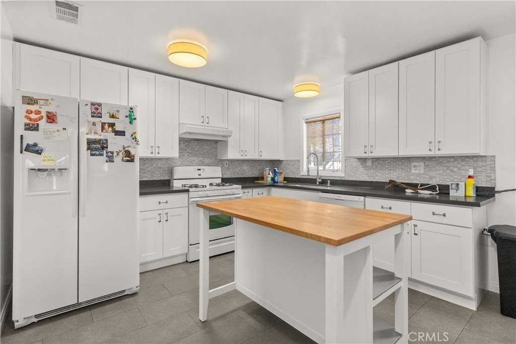 3124 Helms Ave - Photo 3 of 20