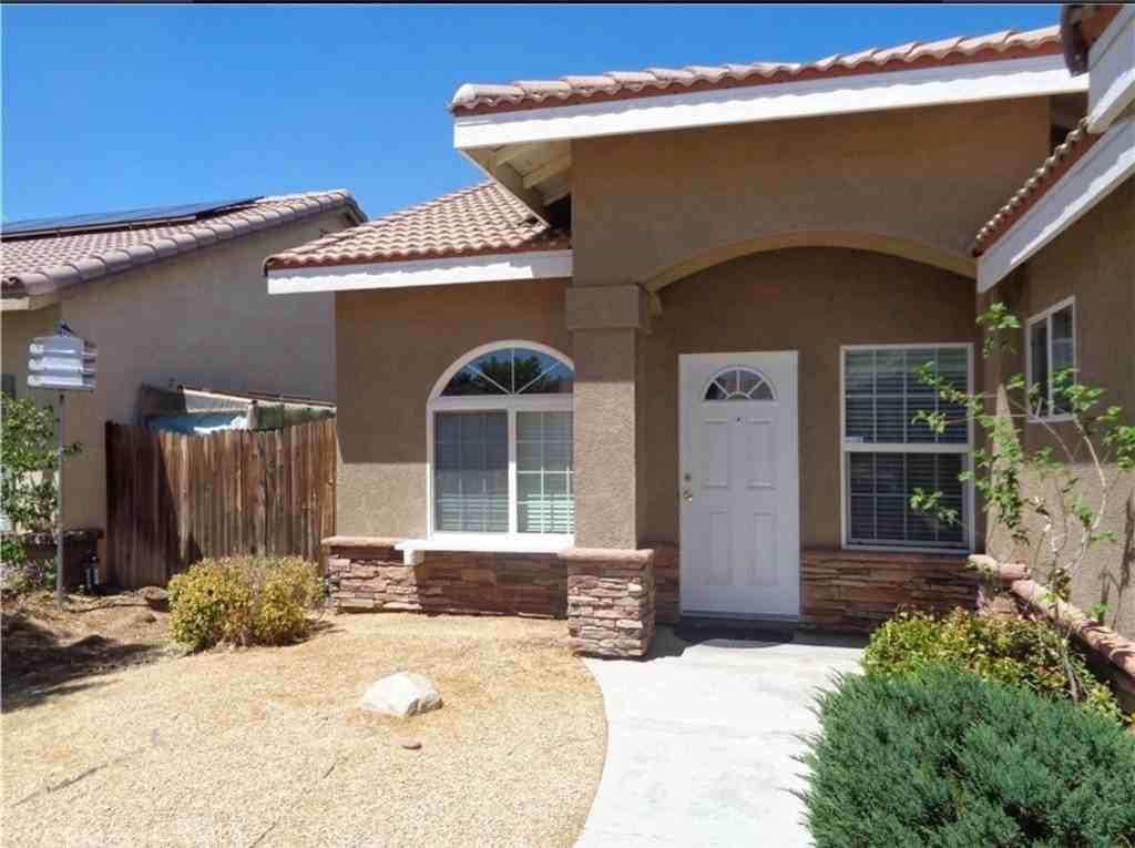 15930 Oak Ct - Photo 2 of 14