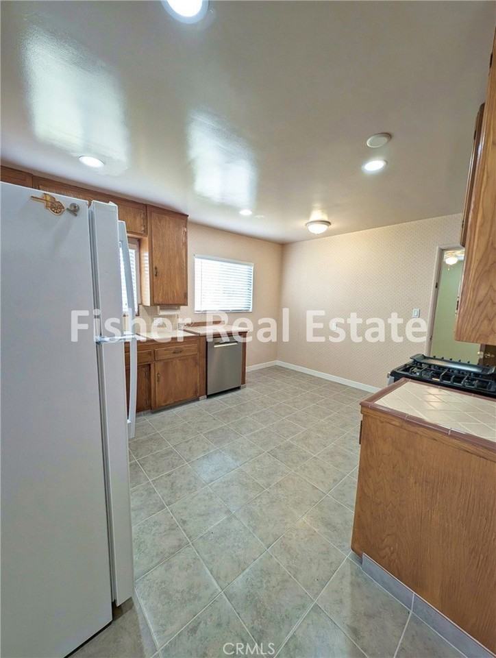 379 N 3rd St - Photo 5 of 26