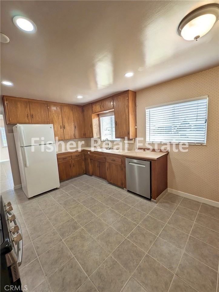 379 N 3rd St - Photo 7 of 26