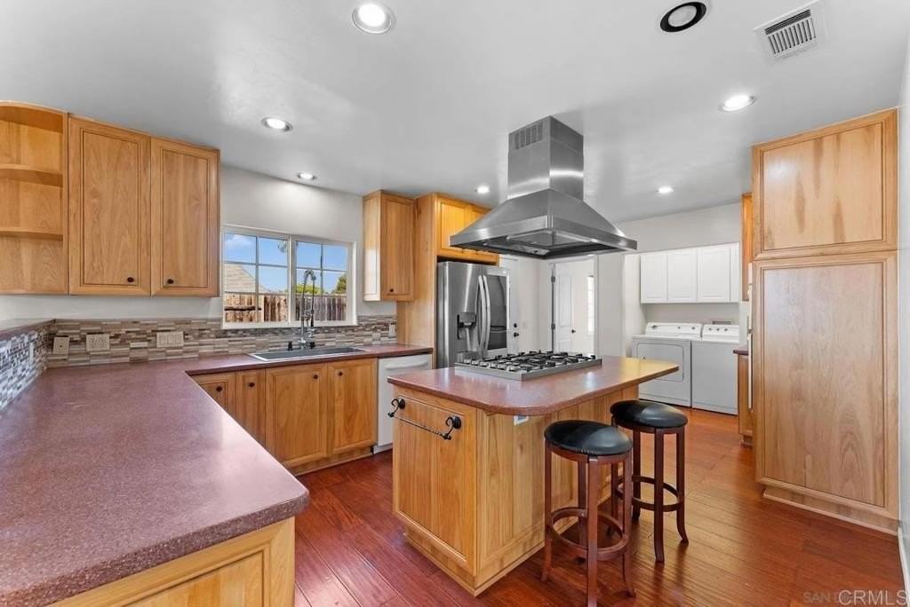 639 1st Ave - Photo 3 of 10