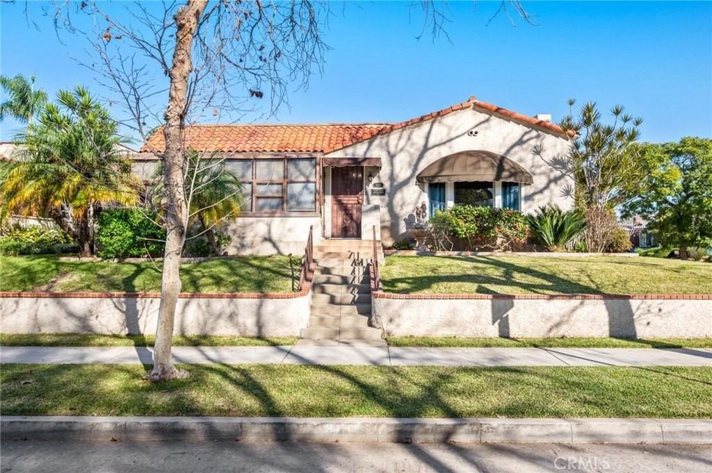 929 E 37th St - Photo 3 of 32