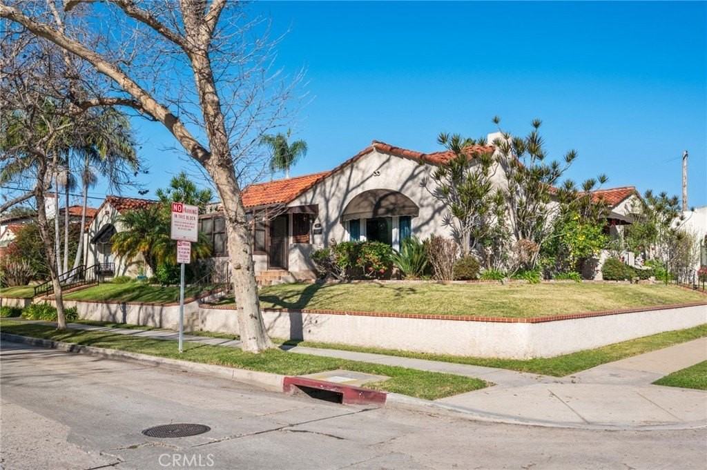 929 E 37th St - Photo 5 of 32