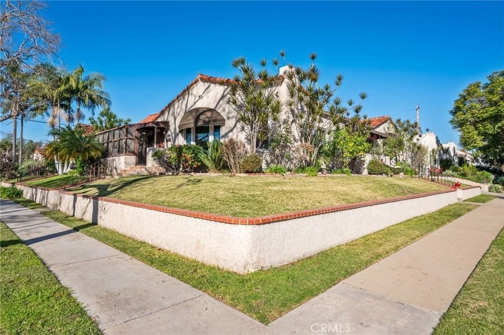 929 E 37th St - Photo 6 of 32