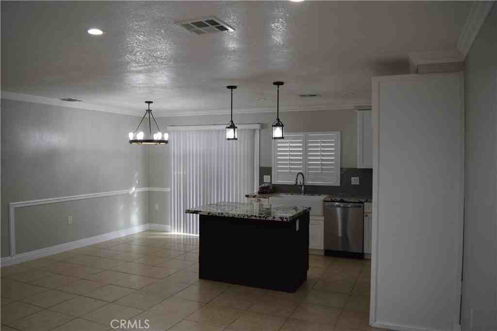 3573 Gwinnett Dr - Photo 5 of 12