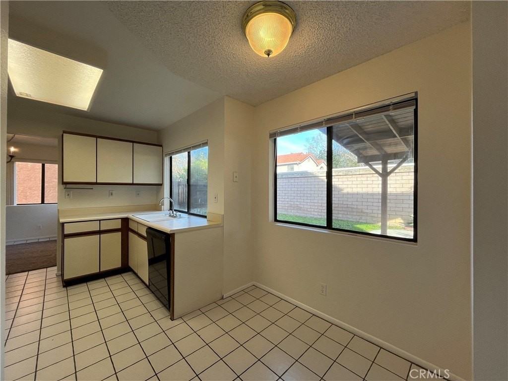 2362 Oak Haven Ave - Photo 7 of 23