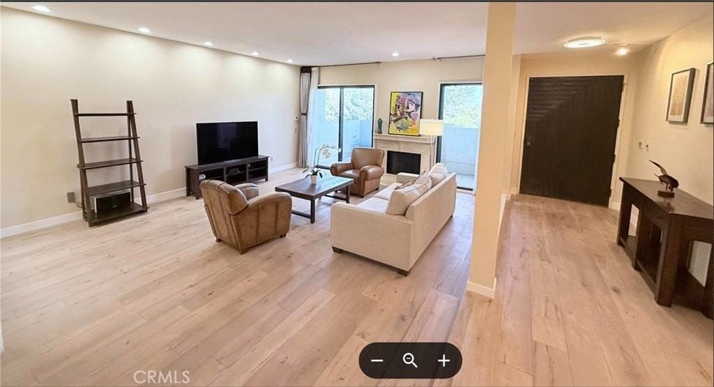 2306 Century Hl - Photo 4 of 34