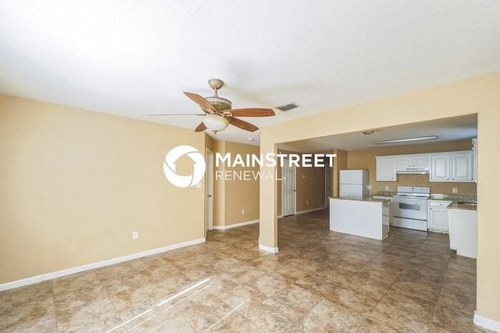 5822 Blonde Cyn - Photo 5 of 18