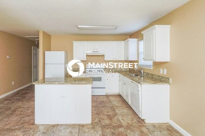 5822 Blonde Cyn - Photo 6 of 18