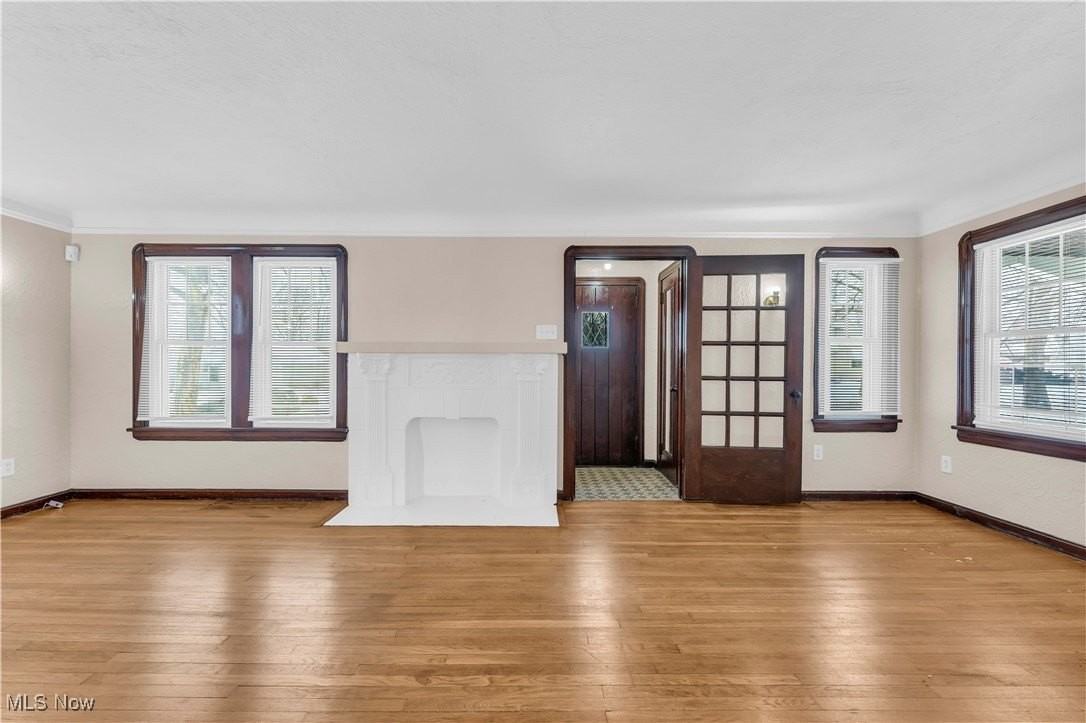 15602 Walden Ave - Photo 4 of 30