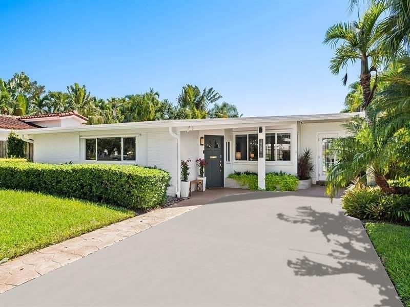 1900 Ne 19th St - Photo 3 of 50