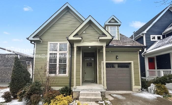 736 29th Ave N - Photo 4 of 37