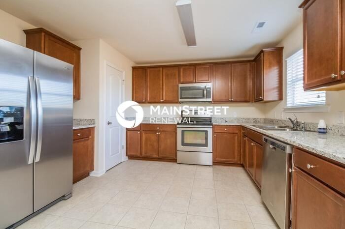 3322 Drysdale Dr - Photo 4 of 15