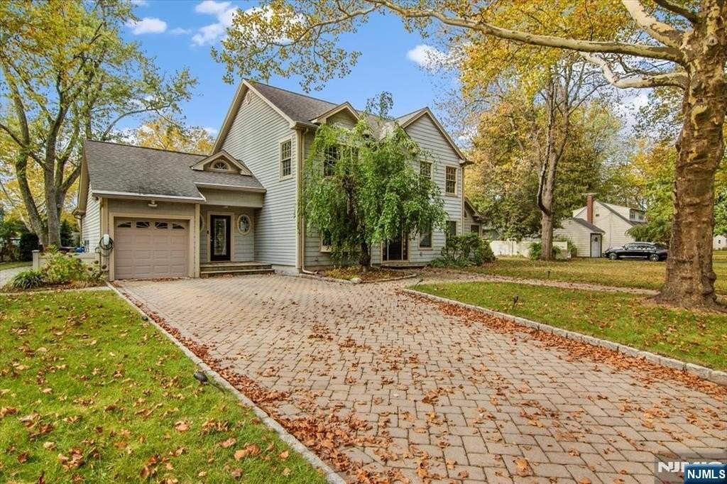 85 Harvey Ave - Photo 3 of 32