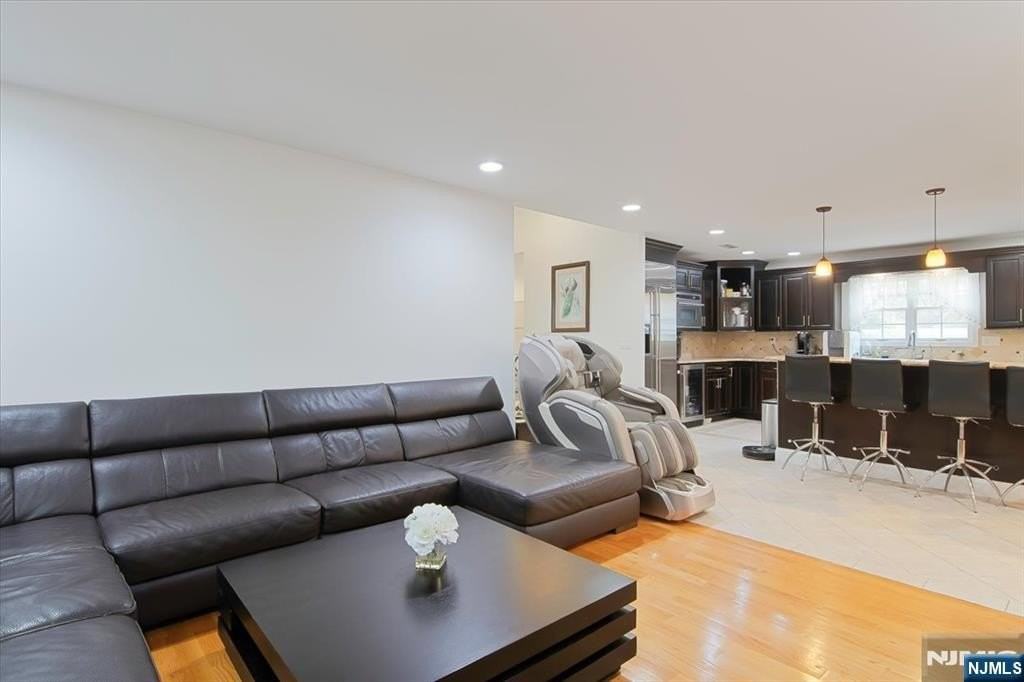 85 Harvey Ave - Photo 6 of 32